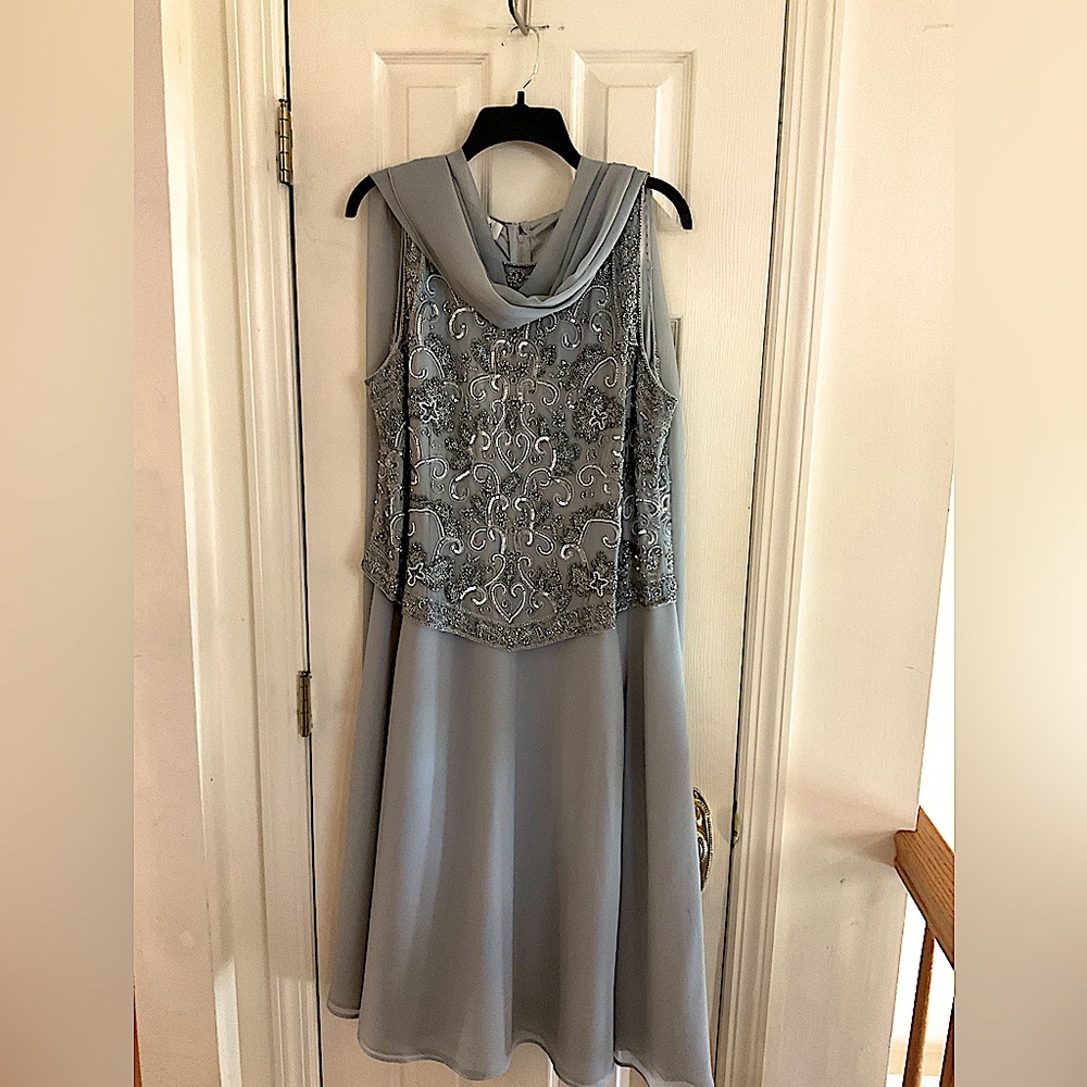 Silver A-Line Midi Cocktail Dress with Beaded to and Matching Shawl Size 18